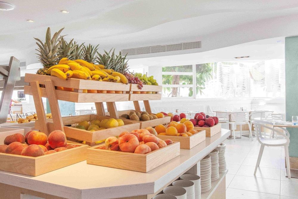 Fergus Style Cala Blanca Suites Santa Ponsa Exterior photo