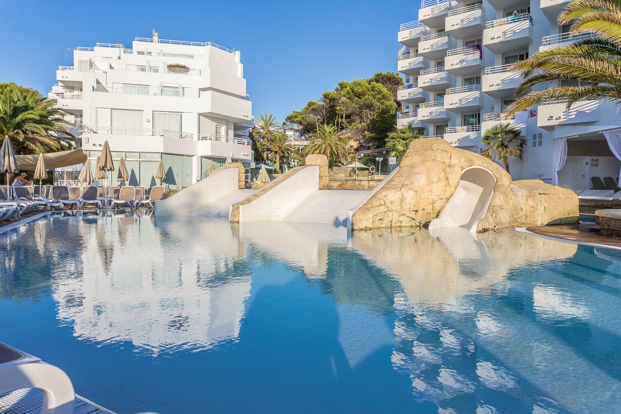 Fergus Style Cala Blanca Suites Santa Ponsa Exterior photo