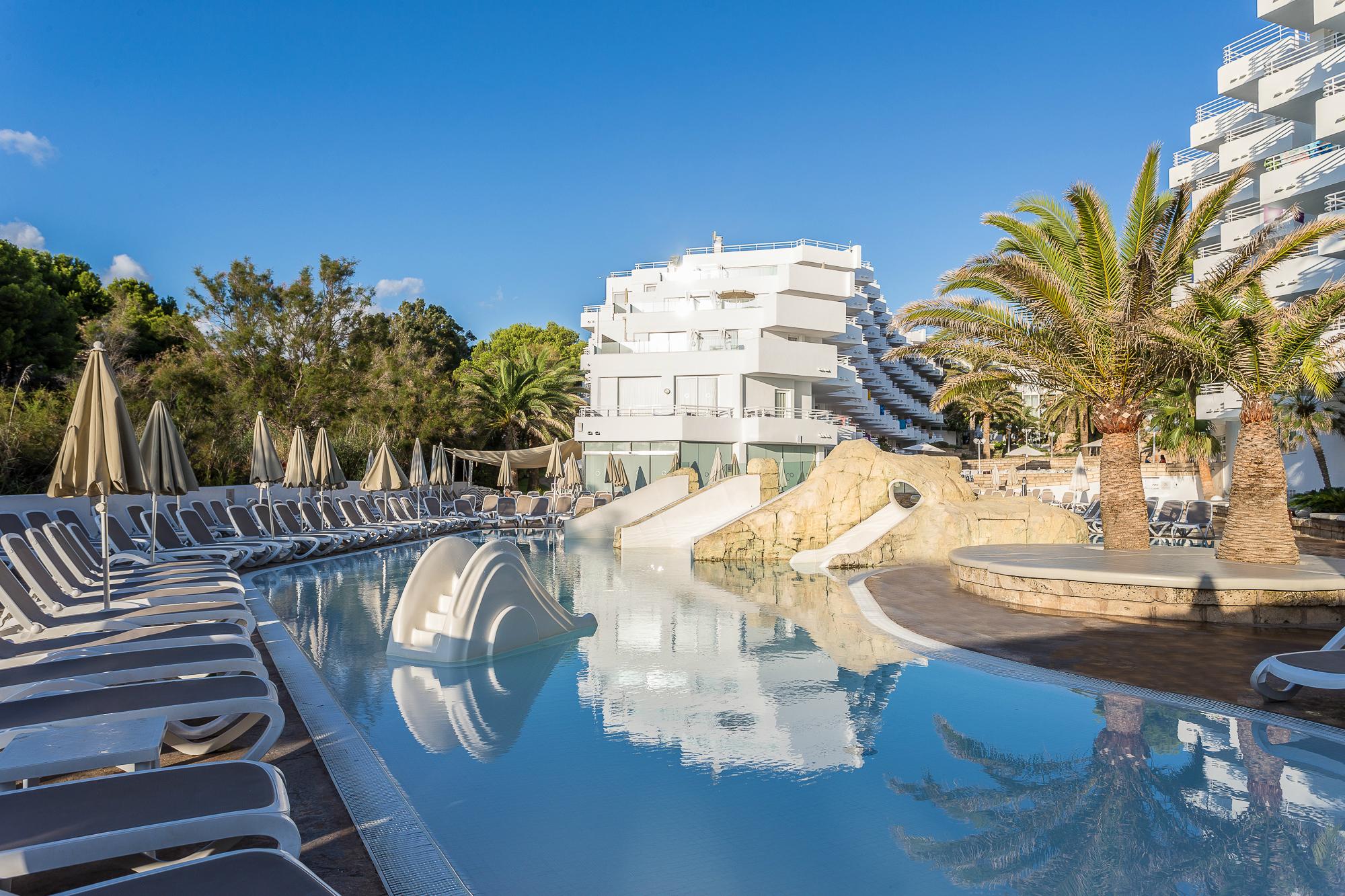 Fergus Style Cala Blanca Suites Santa Ponsa Exterior photo
