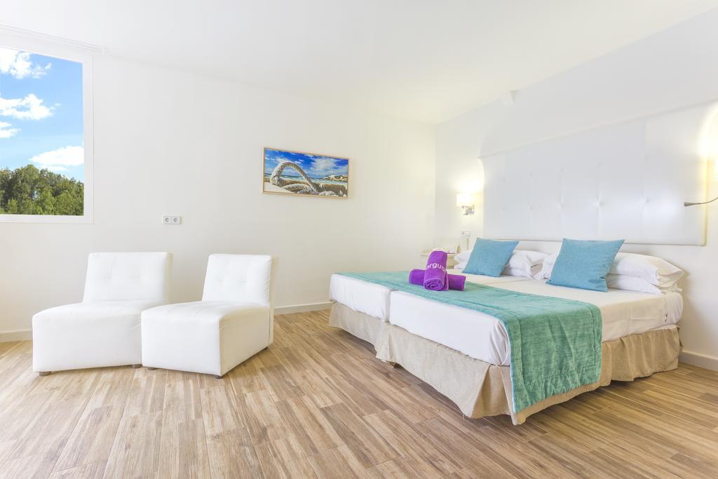 Fergus Style Cala Blanca Suites Santa Ponsa Exterior photo
