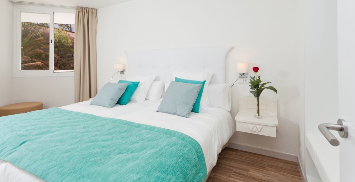 Fergus Style Cala Blanca Suites Santa Ponsa Exterior photo